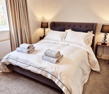 Hawkhurst Villa | Modern beautifully appointed