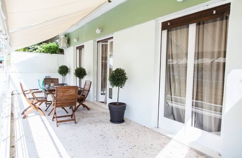 Ampelokipoi Apartment | Modern beauty in central area