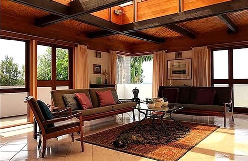 Waiatarua House | Modern Bed and Breakfast in Tropical Setting near Lion Rock on North Island