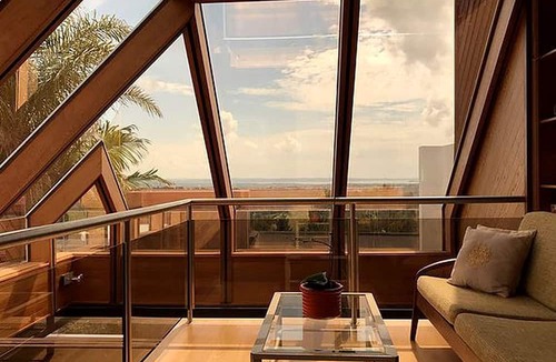 Waiatarua House | Modern Bed and Breakfast in Tropical Setting near Lion Rock on North Island