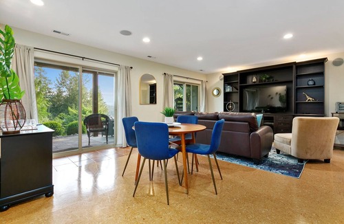 Sudden Valley Apartment | Modern Bellingham Retreat Near Galbraith Mountain!