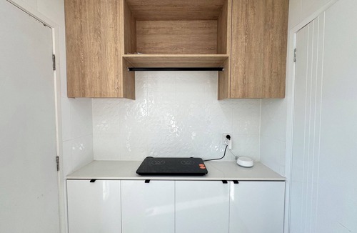 Belmont Apartment | Modern Belmont Suite Easy access to CBD & Bayside