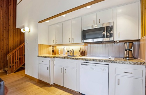 Century West Condo | Modern Bend Getaway Near Downtown + Pool & Hot Tub