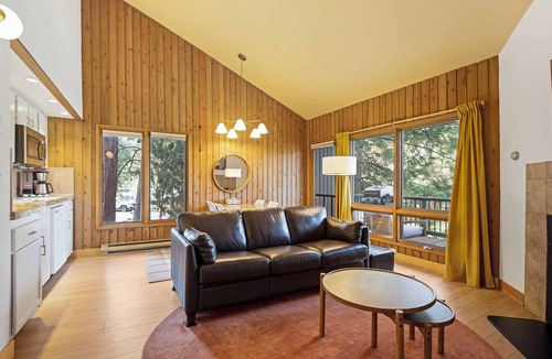 Century West Condo | Modern Bend Getaway Near Downtown + Pool & Hot Tub