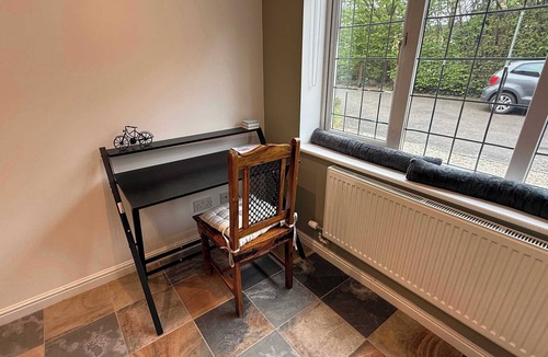 Bicester Apartment | Modern Bicester Studio Self-Contained with Parking