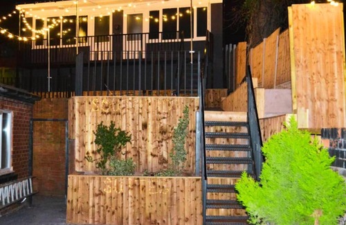 Birmingham Apartment | Modern Birmingham Studio Free On-Site Parking