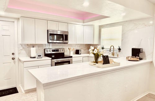Pelican House | Modern boho 2bed 2bath home, 8 mins to downtown cape and near beach.