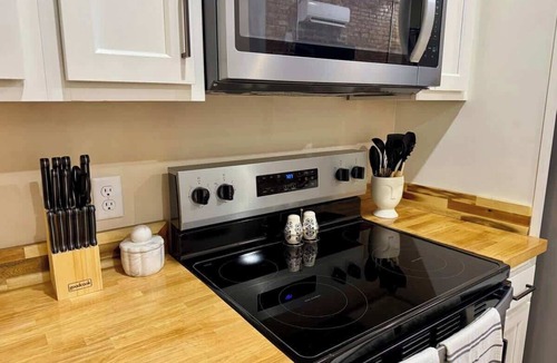 Cape Girardeau Apartment | Modern Boho Getaway · 1BR Apartment · By KeenStays
