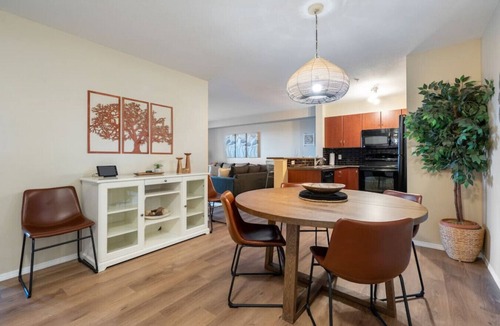 Invermere Apartment | Modern Boho | Mountain Views | Pool | Hot Tub