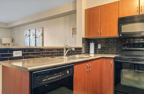 Invermere Apartment | Modern Boho | Mountain Views | Pool | Hot Tub