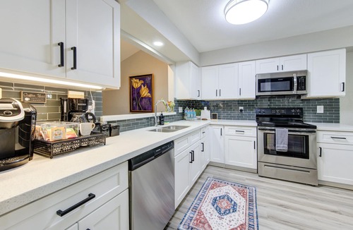 Northside House | Modern Boho Retreat W/3 Spacious Bedrooms +3Bathrooms +Garage