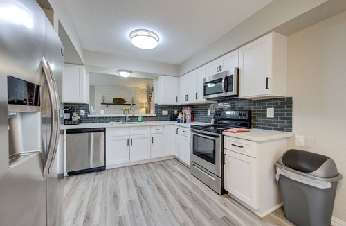 Northside House | Modern Boho Retreat W/3 Spacious Bedrooms +3Bathrooms +Garage