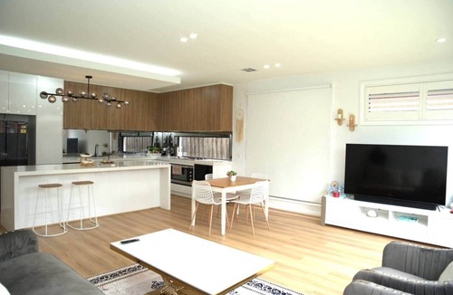 Braybrook House | Modern Braybrook 3BR Near CBD Parking WiFi Stay