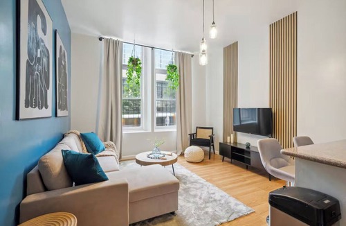 Rittenhouse Row Condo | Modern Bright 1-bedroom condo in Rittenhouse Square- Center City Philadelphia