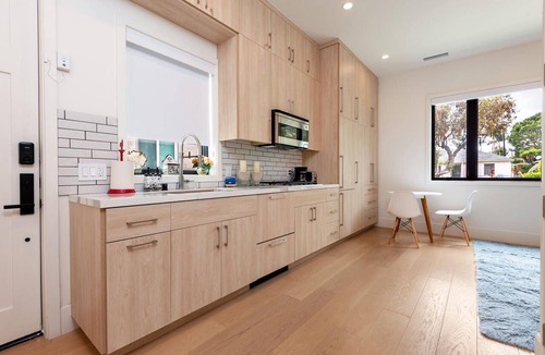 McManus Apartment | Modern bright & airy studio located in trendy Beverlywood close to Beverly Hills