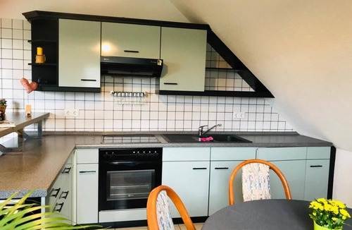 Kornhochheim Apartment | Modern, bright apartment with a view of the Wachsenburg on the Erfurter Kreuz/A4!