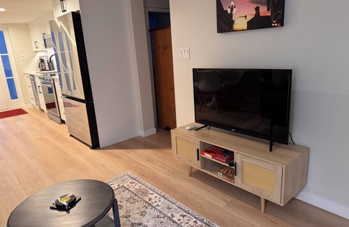 Saanich West Apartment | Modern Bright, Private & Guest-Loved 1 BR Suite in Victoria-Great Location