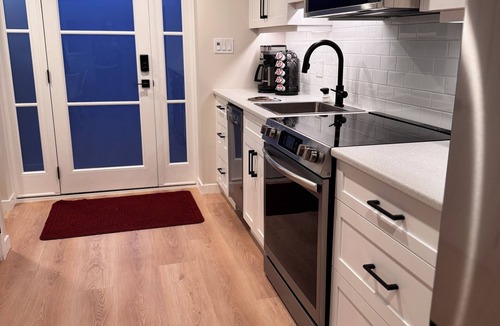 Saanich West Apartment | Modern Bright, Private & Guest-Loved 1 BR Suite in Victoria-Great Location