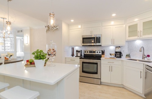 Vanderbilt Beach Condo | Modern, bright Vanderbilt beach condo with views at Delnor-Wiggins State Park