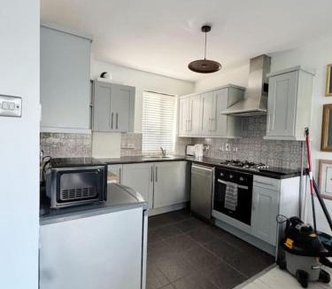 Bickley Apartment | Modern Bromley Apartment with Fast London Links