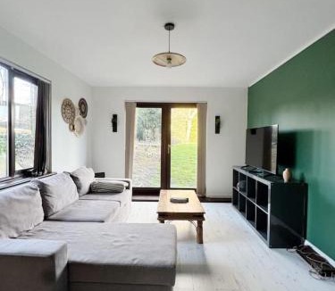 Bickley Apartment | Modern Bromley Apartment with Fast London Links