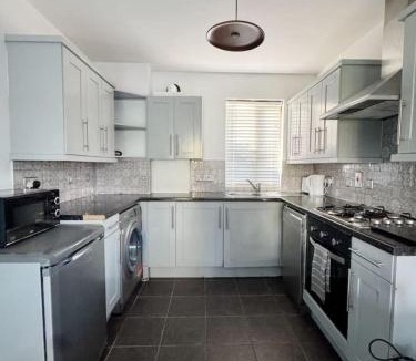 Bickley Apartment | Modern Bromley Apartment with Fast London Links
