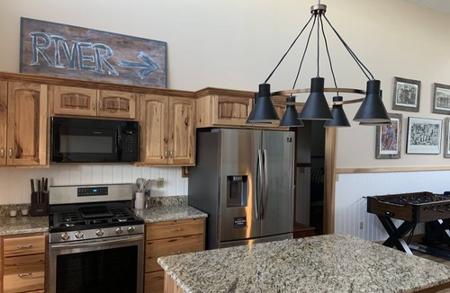 Burkesville Cabin | Modern Cabin on trophy section of Cumberland River-Minutes to Dale Hollow