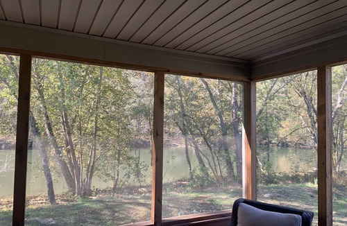 Burkesville Cabin | Modern Cabin on trophy section of Cumberland River-Minutes to Dale Hollow