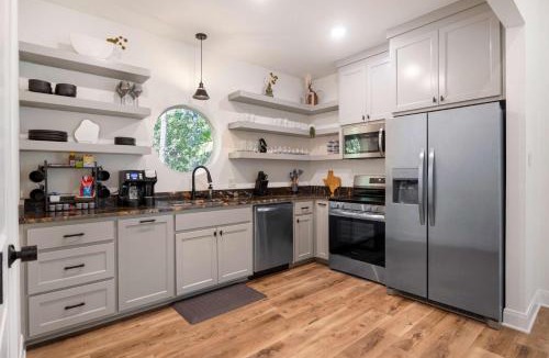 Tyler House | Modern Cabin Retreat Easy Drive to Canton and Tyler