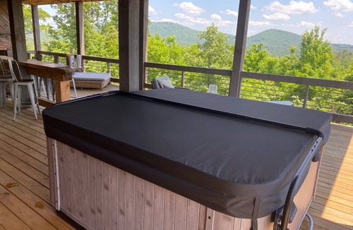 Mineral Bluff House | Modern Cabin, spectacular Views, Hot tub in Mineral Bluff, minutes to Blue Ridge
