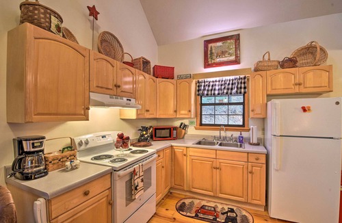Blairsville Cottage | Modern Cabin w/Deck in the Blue Ridge Mountains!