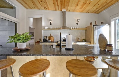 Broken Bow Cabin | Modern Cabin w/Hot Tub, Sport Court & Deck | Near Group Cabins