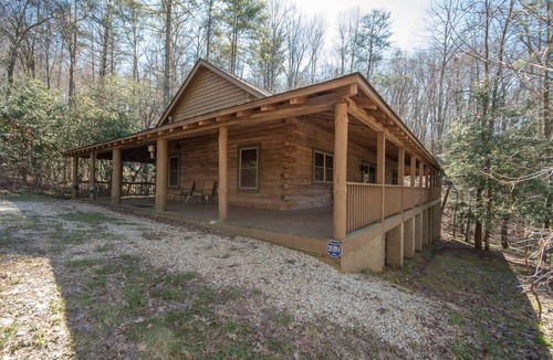 Topton House | Modern Cabin walking distance to Lake Nantahala Views. No lake access. Hot Tub