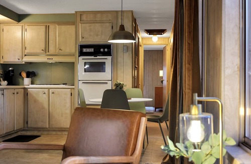 Dunsmuir Cabin | Modern Cabin (Walnut)