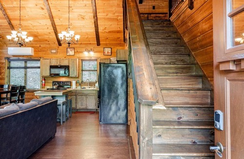 East Stroudsburg House | Modern Cabin – Waterfront & Private! near falls, golf, hiking, fishing & more!