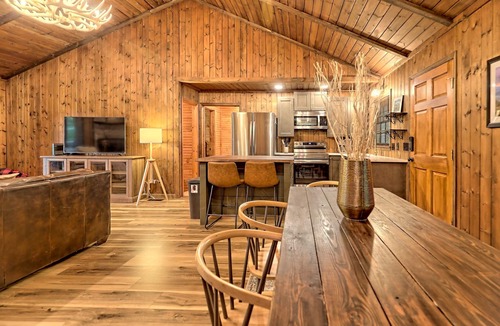 Screamer Mountain Cabin | Modern Cabin with Great Views Close to Downtown Clayton