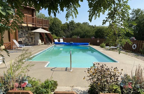Lodi Cabin | Modern cabin with pool and hot tub and outdoor sauna! Wanderlust Cabin!