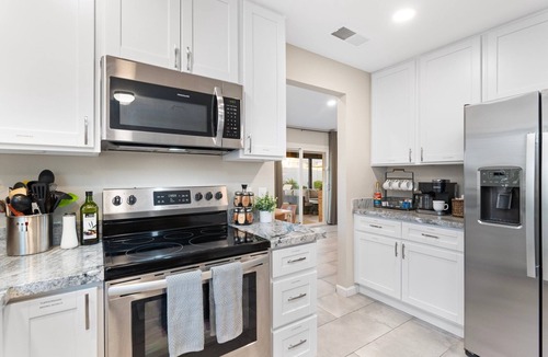 Westgreen Estates House | Modern Cactus - Heated Pool and Hot Tub