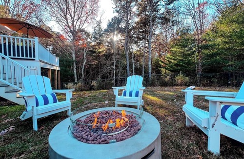 East Falmouth House | Modern Cape Fall Escape | Firepit, Game Room & Comfort