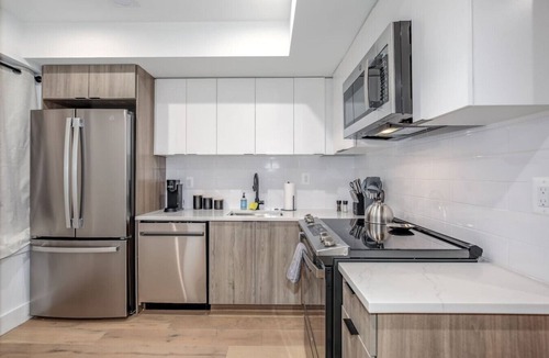Southeast Hotel | Modern Capitol Hill Apartment – 3 Min Walk to Metro!