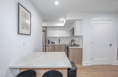 Southeast Hotel | Modern Capitol Hill Apartment – 3 Min Walk to Metro!
