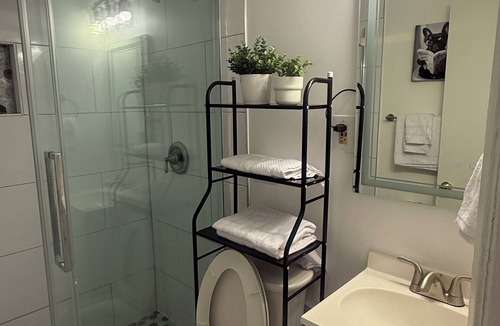 H Street Corridor Apartment | Modern Capitol Hill 1BR - Walk to H Street, Metro & Union Station