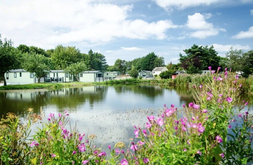 Warton House | Modern-Caravan-Private Bathroom-Lake View