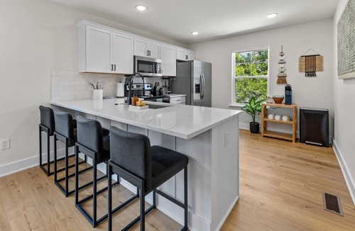 Holy Cross House | Modern Carriage House Indianapolis