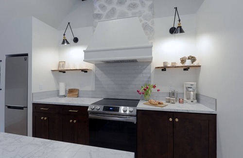 Maple Bay House | Modern Carriage House…close to trails and ocean