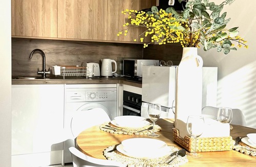 Dumbarton Apartment | Modern Castlegreen Lux Apartment