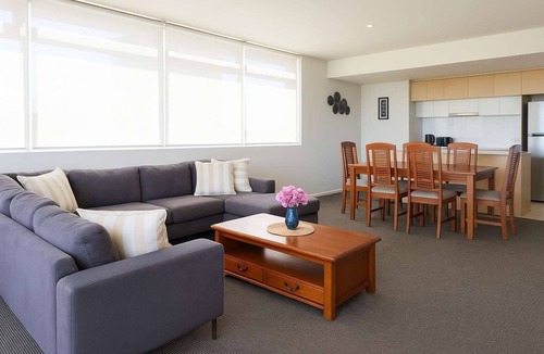 Townsville Apartment | Modern CBD Apartment in Townsville with Pool, Parking and Stadium Views