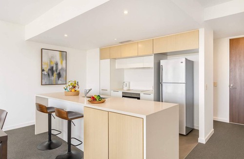 Townsville Apartment | Modern CBD Apartment in Townsville with Pool, Parking and Stadium Views
