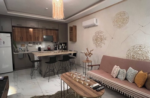 Mahmutlar Apartment | Modern Central Apartment Near Beach with Pool & Free WiFi in Mahmutlar Alanya