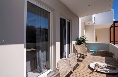 Petaloudes Apartment | Modern central apartment for couples with 2 balconies - relax in style